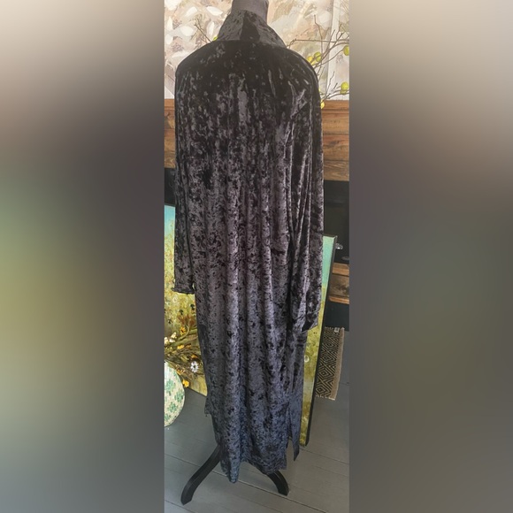 Beautiful Black Velvet Duster/Cardigan - Picture 6 of 8